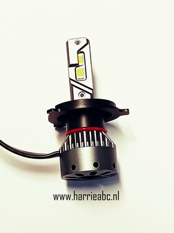 H4 (P43T) koplamp 12 en 24 volt met groot en dimlicht in de kleur wit 6000K. (12/24.H4.60.OW.03)